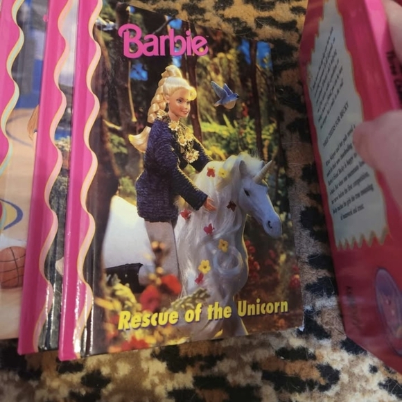 30 Vintage Barbie Books - Picture 7 of 10